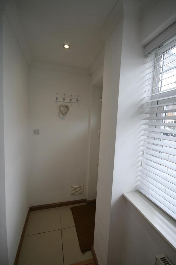 Molesey Near Hampton Court, Viking Short Stays West Molesey Buitenkant foto