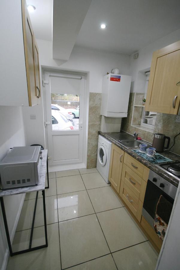 Molesey Near Hampton Court, Viking Short Stays West Molesey Buitenkant foto