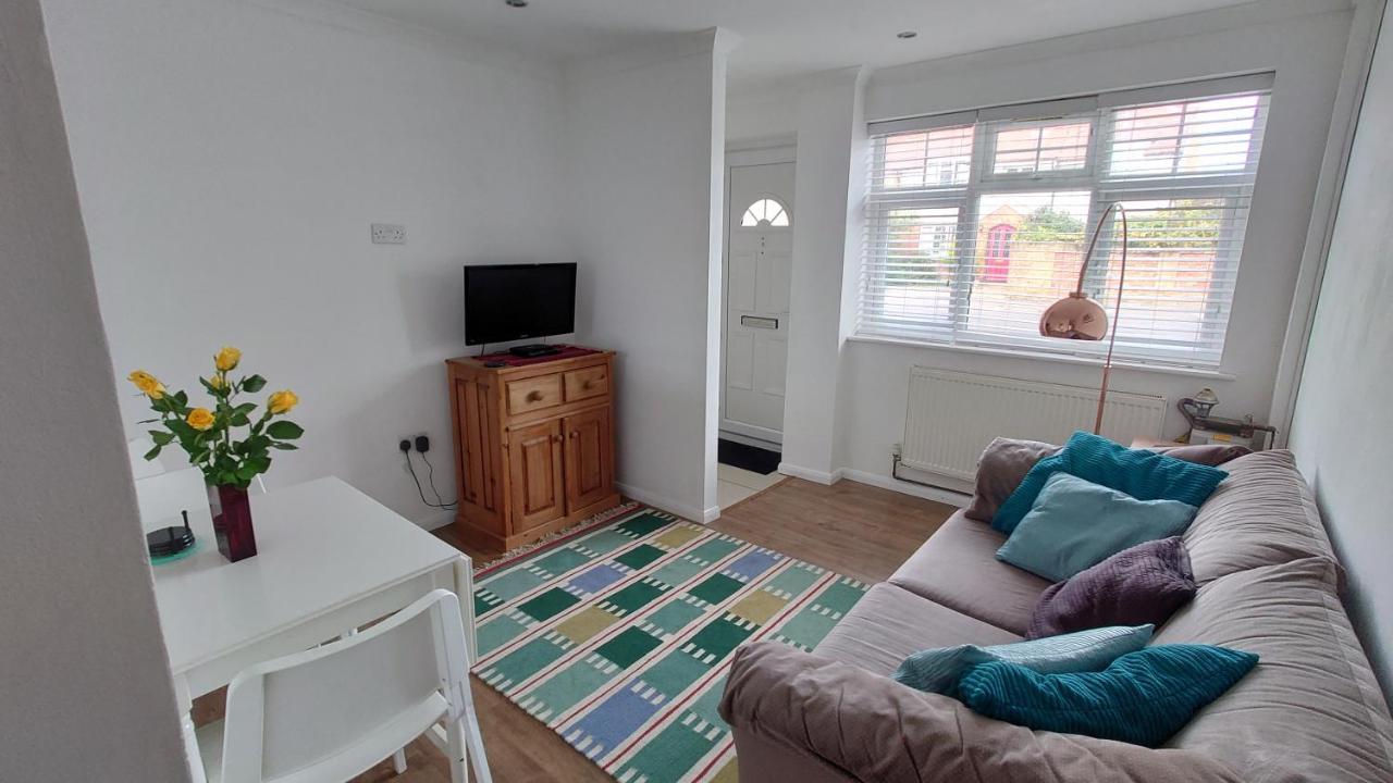 Molesey Near Hampton Court, Viking Short Stays West Molesey Buitenkant foto