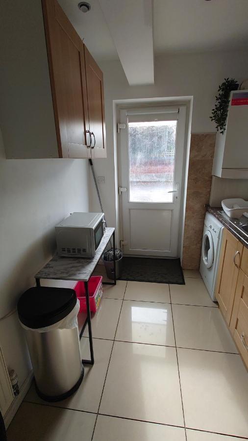 Molesey Near Hampton Court, Viking Short Stays West Molesey Buitenkant foto
