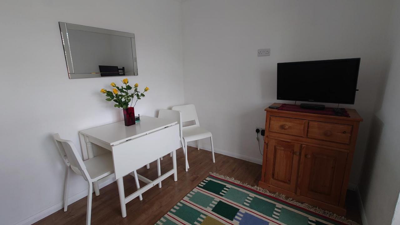 Molesey Near Hampton Court, Viking Short Stays West Molesey Buitenkant foto