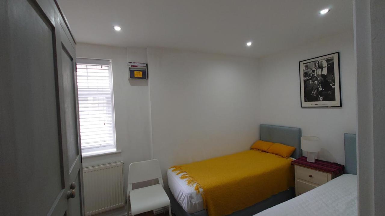 Molesey Near Hampton Court, Viking Short Stays West Molesey Buitenkant foto